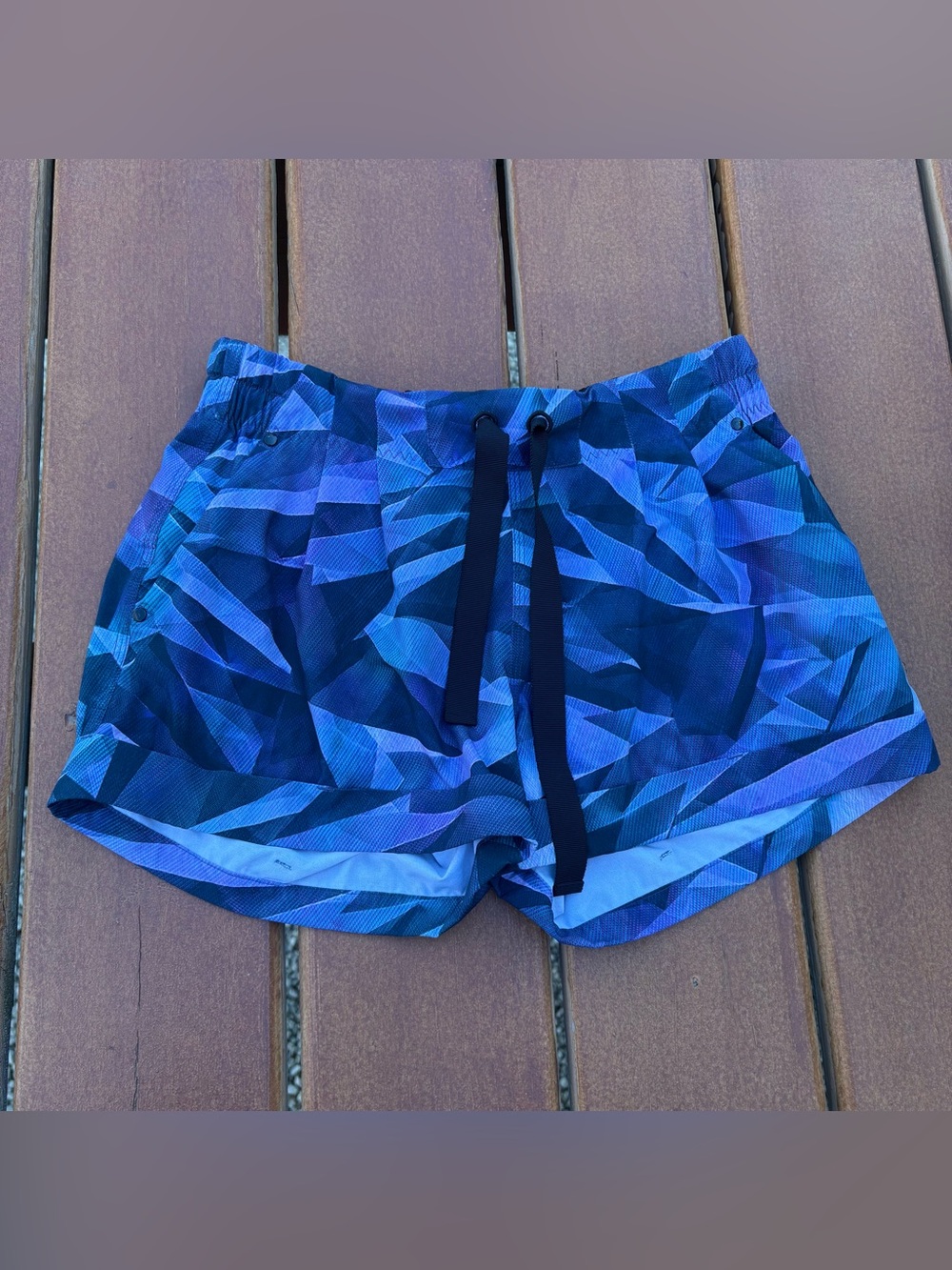 Lululemon spring break away shorts pretty prism multi size 6